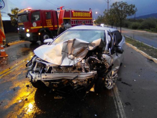 Colisão entre dois carros resulta em dois mortos em Picos